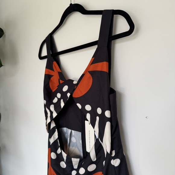 Commense Cutout Zipper Sleeveless Floral Dress - Picture 4 of 10